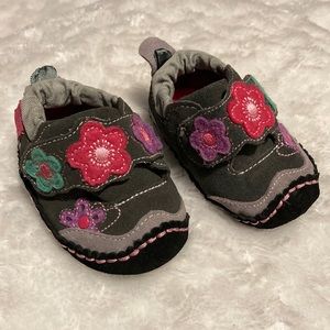 🐬2 /$12 Children’s Place, baby shoes, size 3-6 months